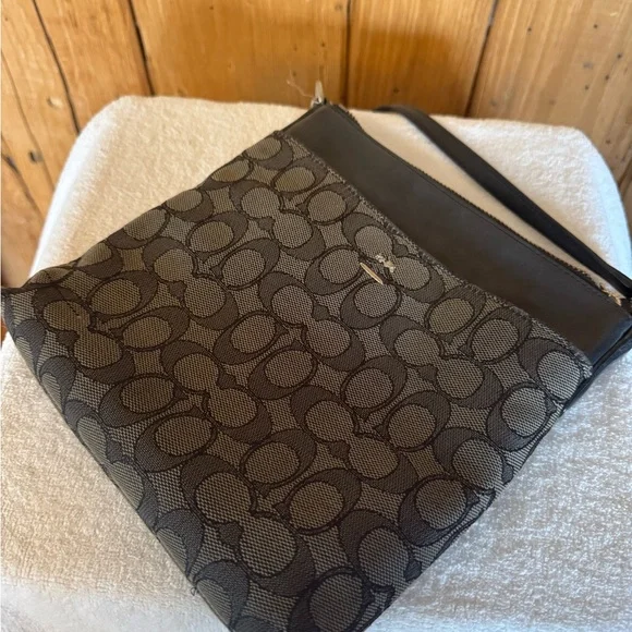 Authentic COACH Crossbody Bag See Photos - Picture 7 of 14